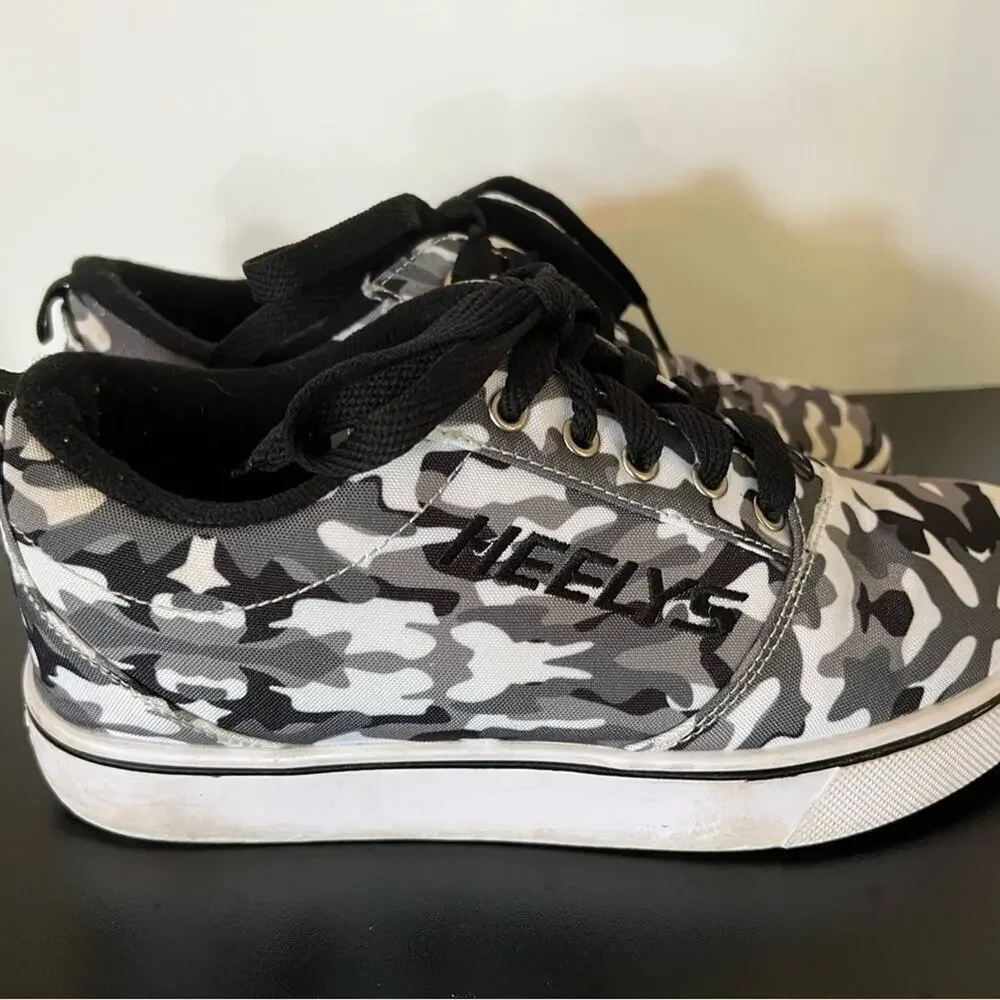 HEELYS BOYS “CAMO” SNEAKER SIZE 6 MINT
